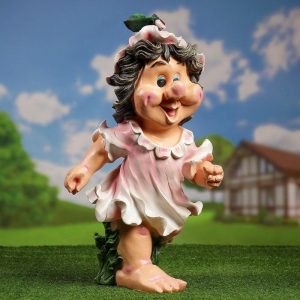 Садовая фигура Девочка с цветком 62х35 см.