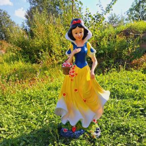 Садовая фигура из сказки Девочка с цветами 36x71 см.