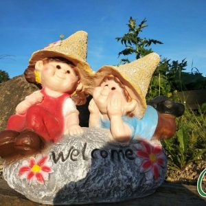 Садовая фигура Мальчик с девочкой на камне, 56х40 см