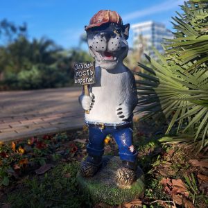 Садовая фигура Волк  "заходи гость дорогой" 75х49 см