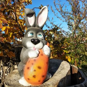 Садовая фигура Зайка с морковкой, 30х14х15 см.