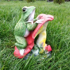 Садовая фигура Лягушка большая на грибе, 37 см.