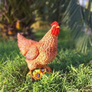 Садовая фигура Курица с цветком, 35х35 см.