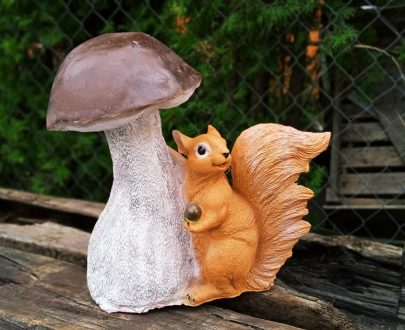Садовая фигура Подосиновик с белкой 47х36 см