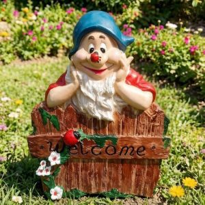 Скульптура гном с забором 40х30х17 см