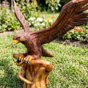 Деревянное изделие орёл на пне 90х100х150 см