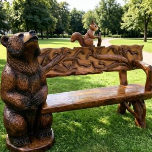 Деревянное изделие лавочка с медведем